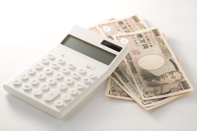 電卓と１万円札