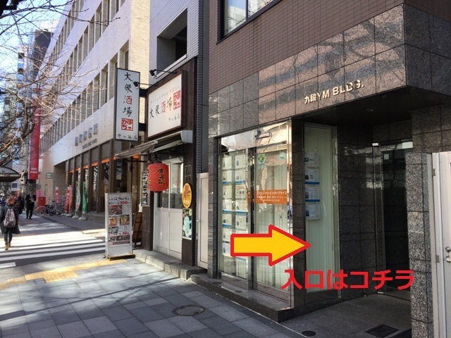 ビル入り口の風景