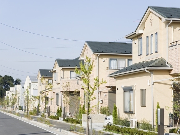 並んだ戸建ての写真